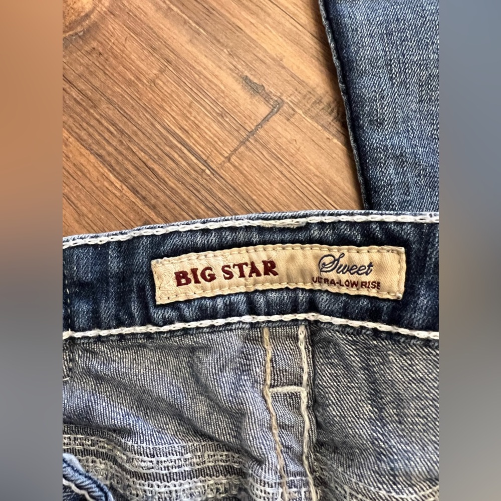 Women’s Boot Cut Jeans - Light Blue Wash - Picture 4 of 6